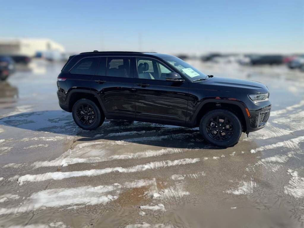 New 2026 Jeep Grand Cherokee Altitude image 15