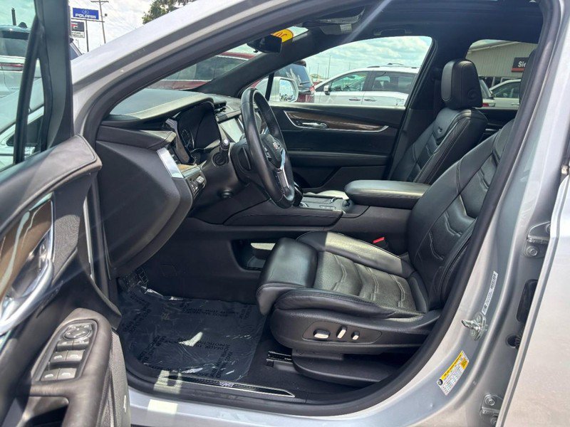 Used 2017 Cadillac XT5 Platinum w/ Driver Assist Package AWD/4WD image 8
