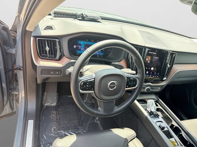 Used 2023 Volvo XC60 T8 Ultimate w/ Climate Package AWD/4WD image 14