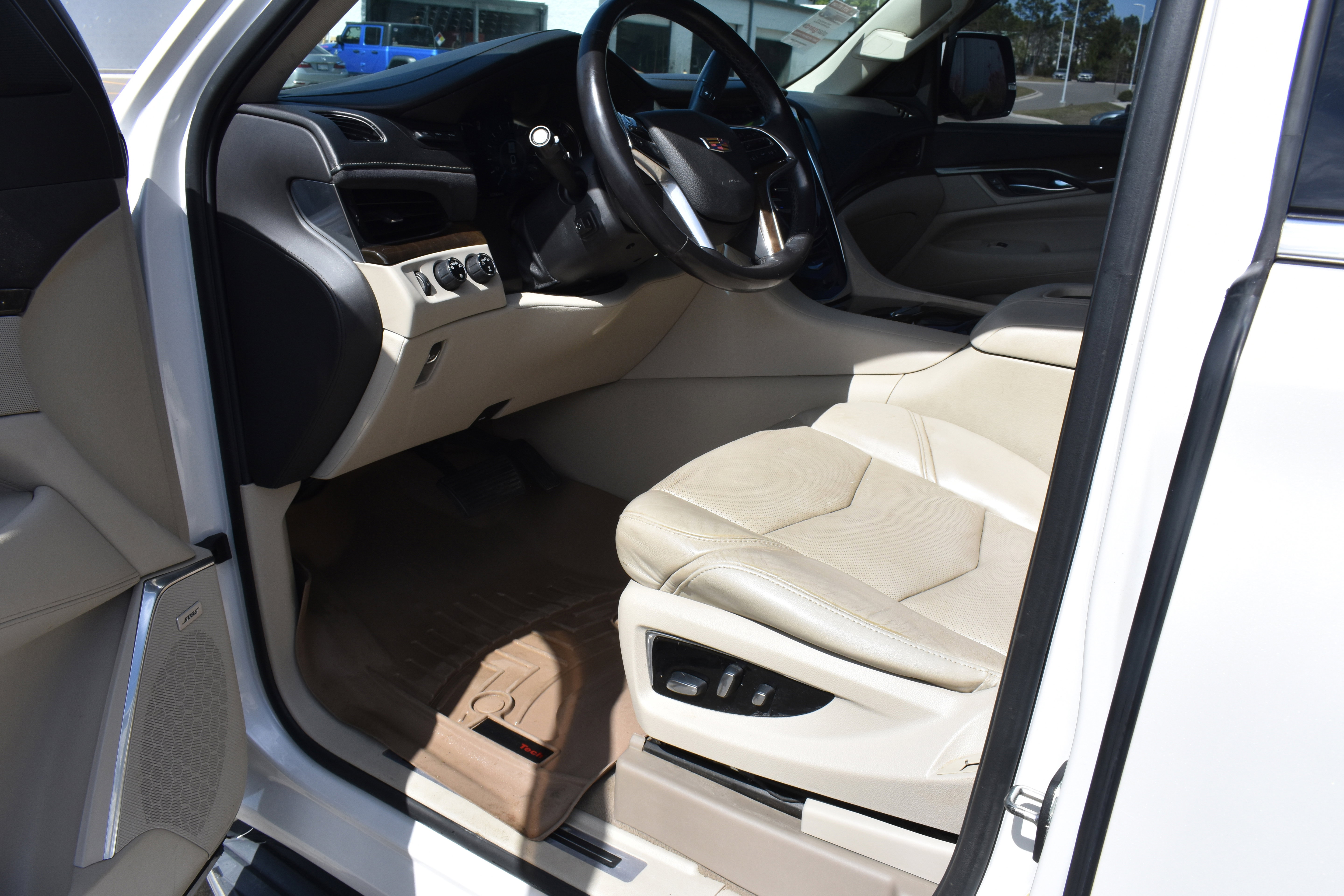 Used 2019 Cadillac Escalade ESV Premium Luxury w/ LPO, Radiant Package image 26