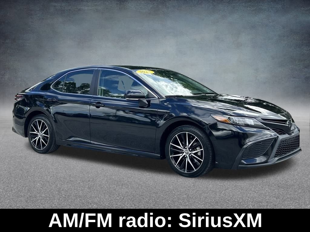 Used 2023 Toyota Camry SE image 4