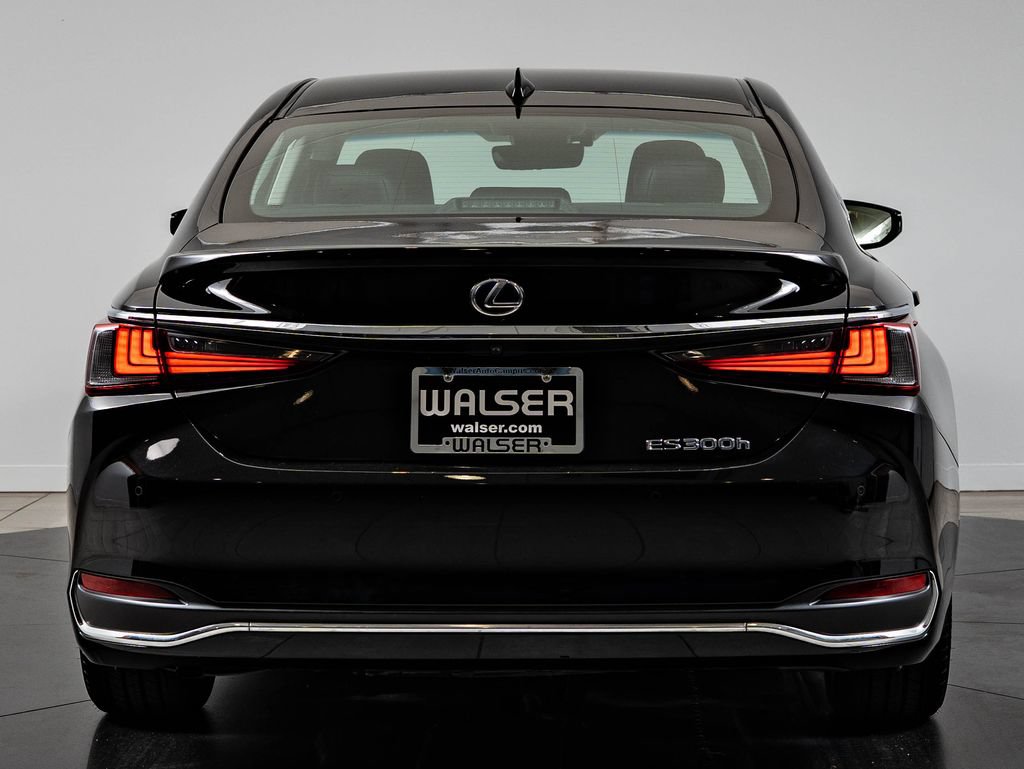 Certified 2020 Lexus ES 300h Ultra Luxury w/ Accessory Package FWD image 7