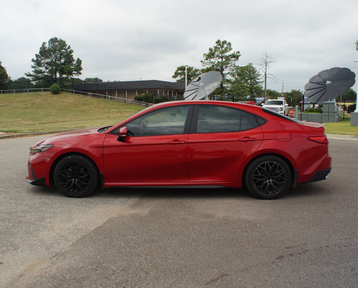 Used 2025 Toyota Camry SE FWD image 12