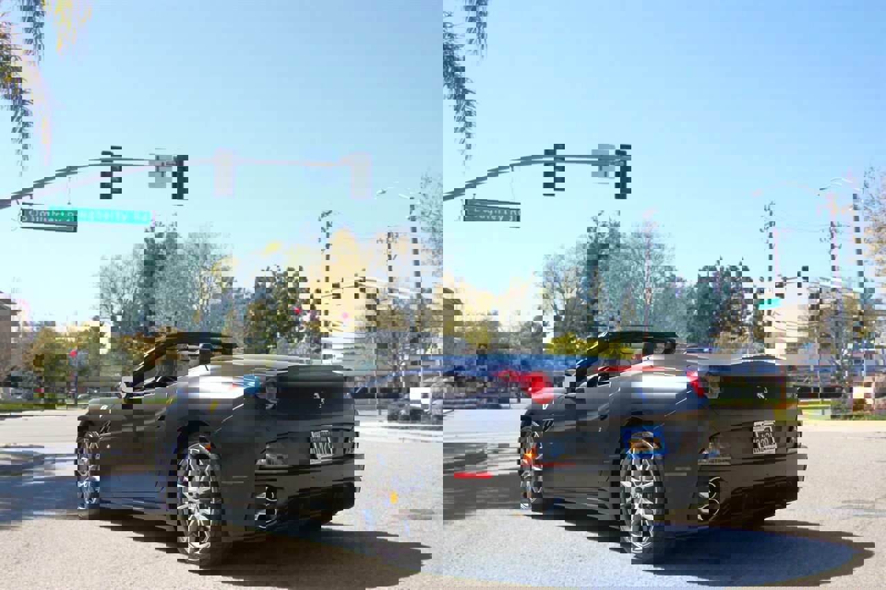 Used 2014 Ferrari California image 5