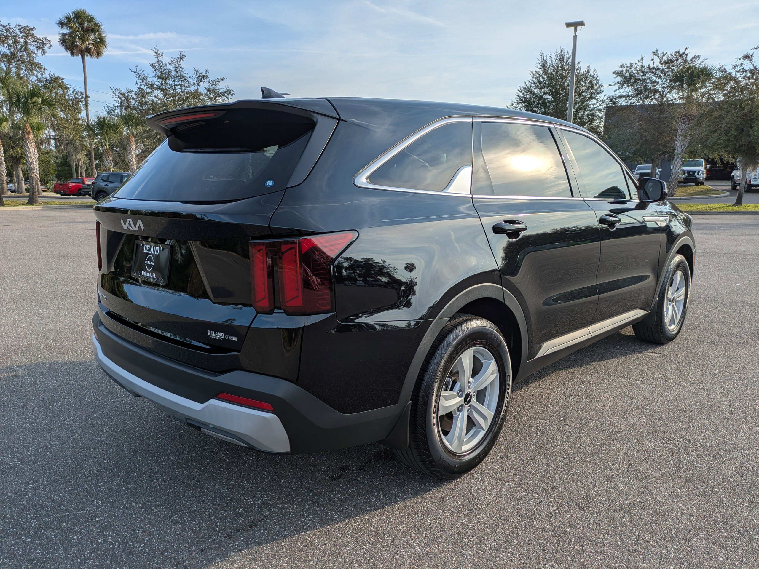 Used 2024 Kia Sorento LX image 4