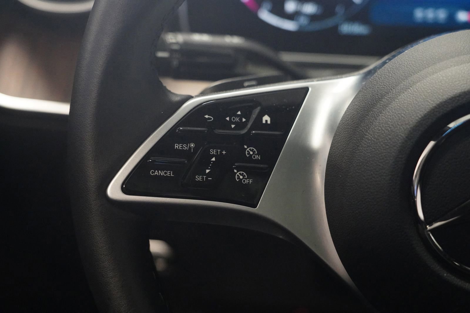 Used 2025 Mercedes-Benz C 300 4MATIC Sedan image 16