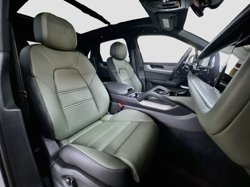 New 2026 Porsche Cayenne AWD/4WD image 30