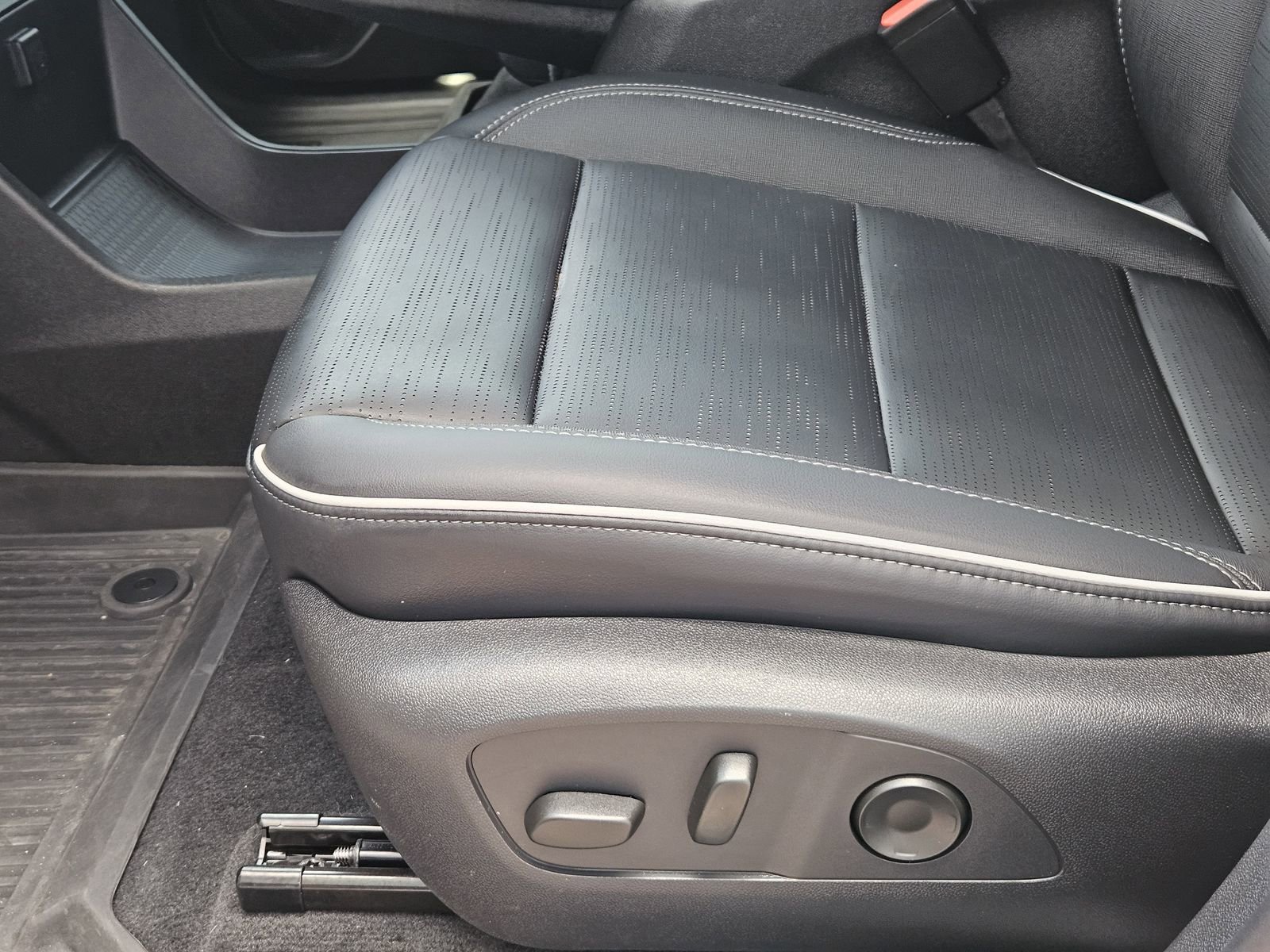 Used 2025 Buick Enclave Sport Touring w/ Power Package image 30