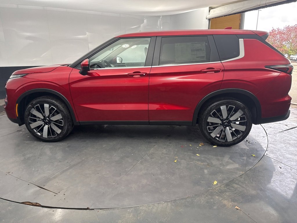 New 2025 Mitsubishi Outlander SE image 6