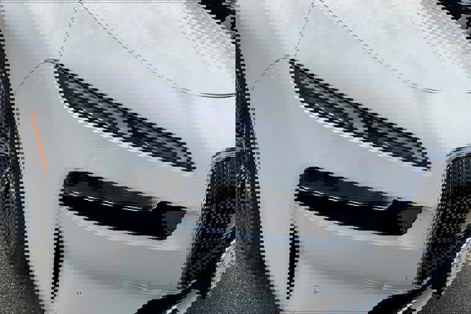 Certified 2024 BMW i7 xDrive60 w/ Premium Package 2 image 13