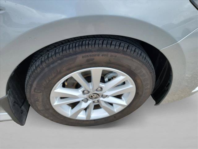 Used 2025 Toyota Camry LE w/ Convenience Package FWD image 10