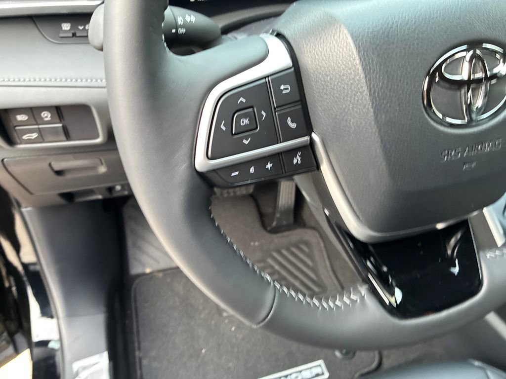 New 2026 Toyota Highlander XSE image 26