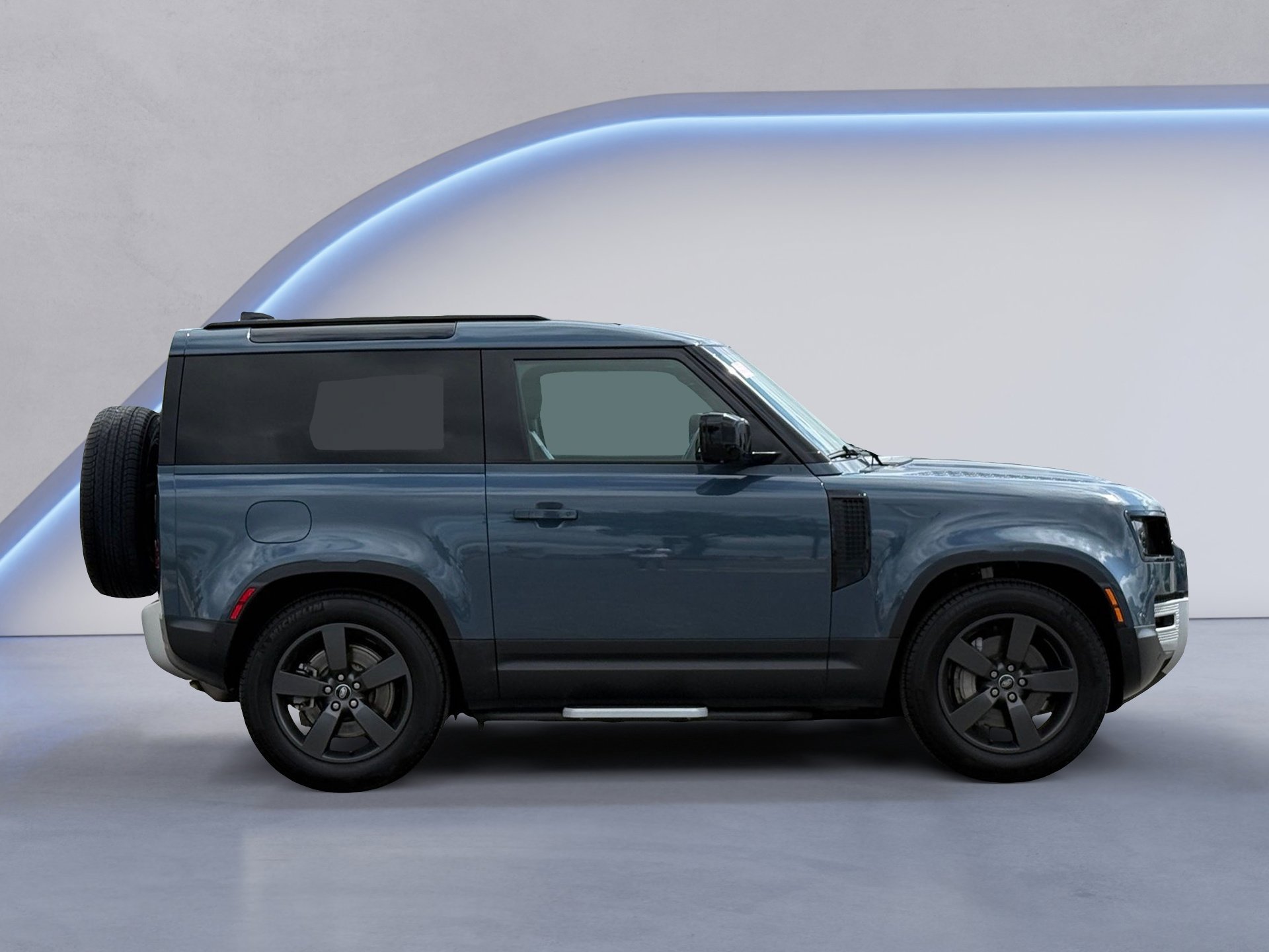 Used 2023 Land Rover Defender 90 SE image 5