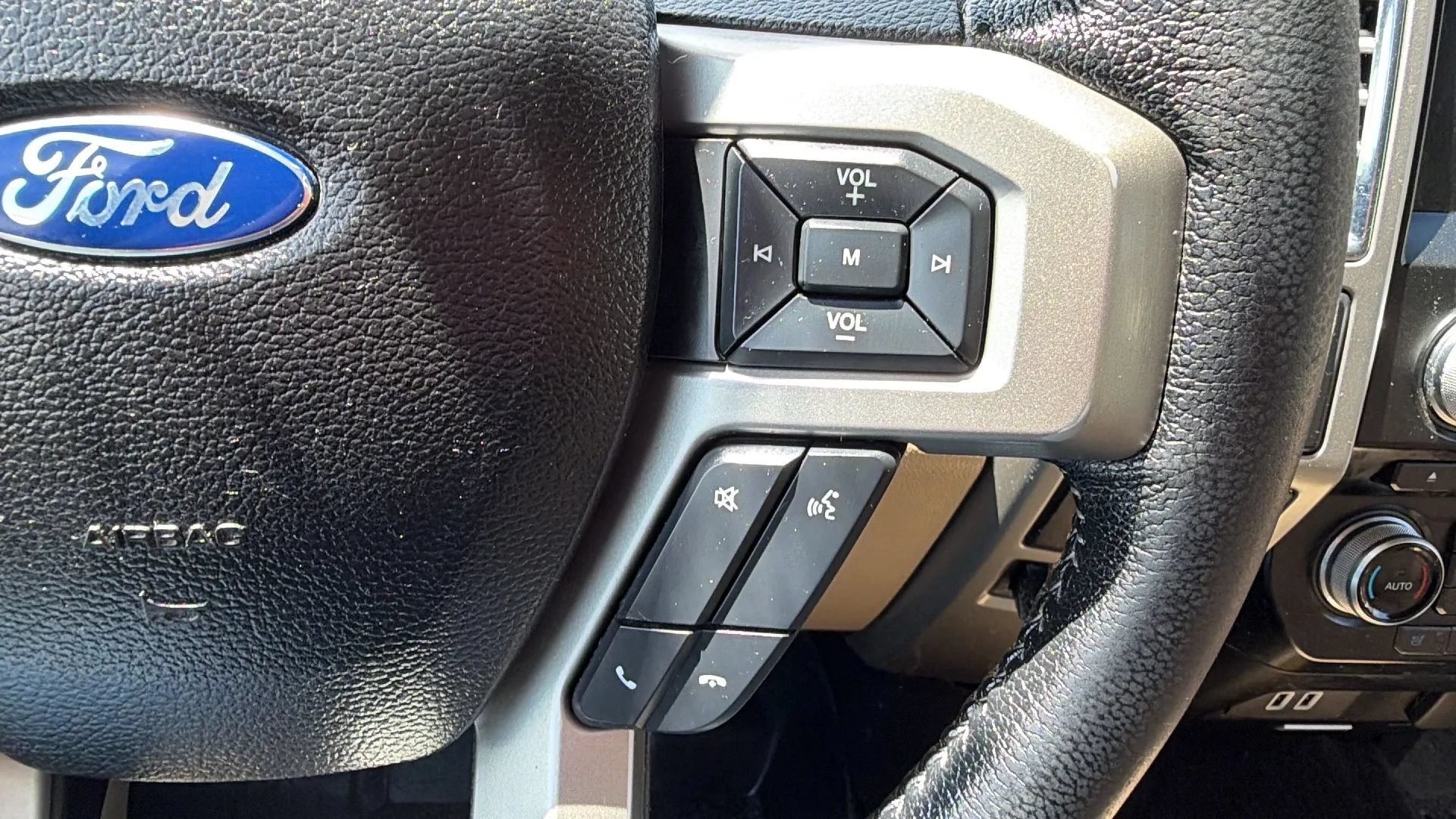 Used 2016 Ford F150 Lariat w/ Heavy-Duty Payload Package AWD/4WD image 11