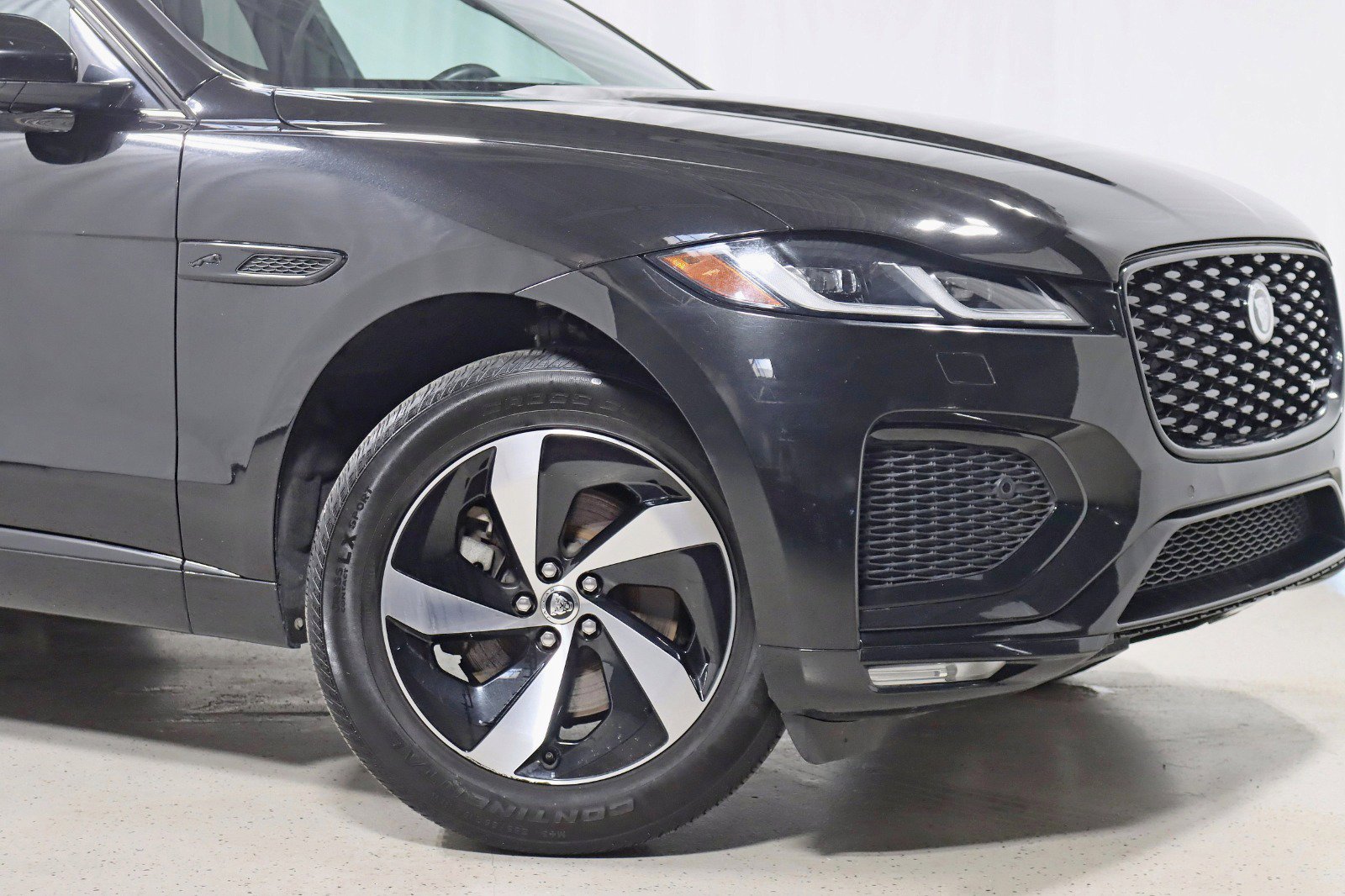 Used 2024 Jaguar F-PACE R-Dynamic S image 5