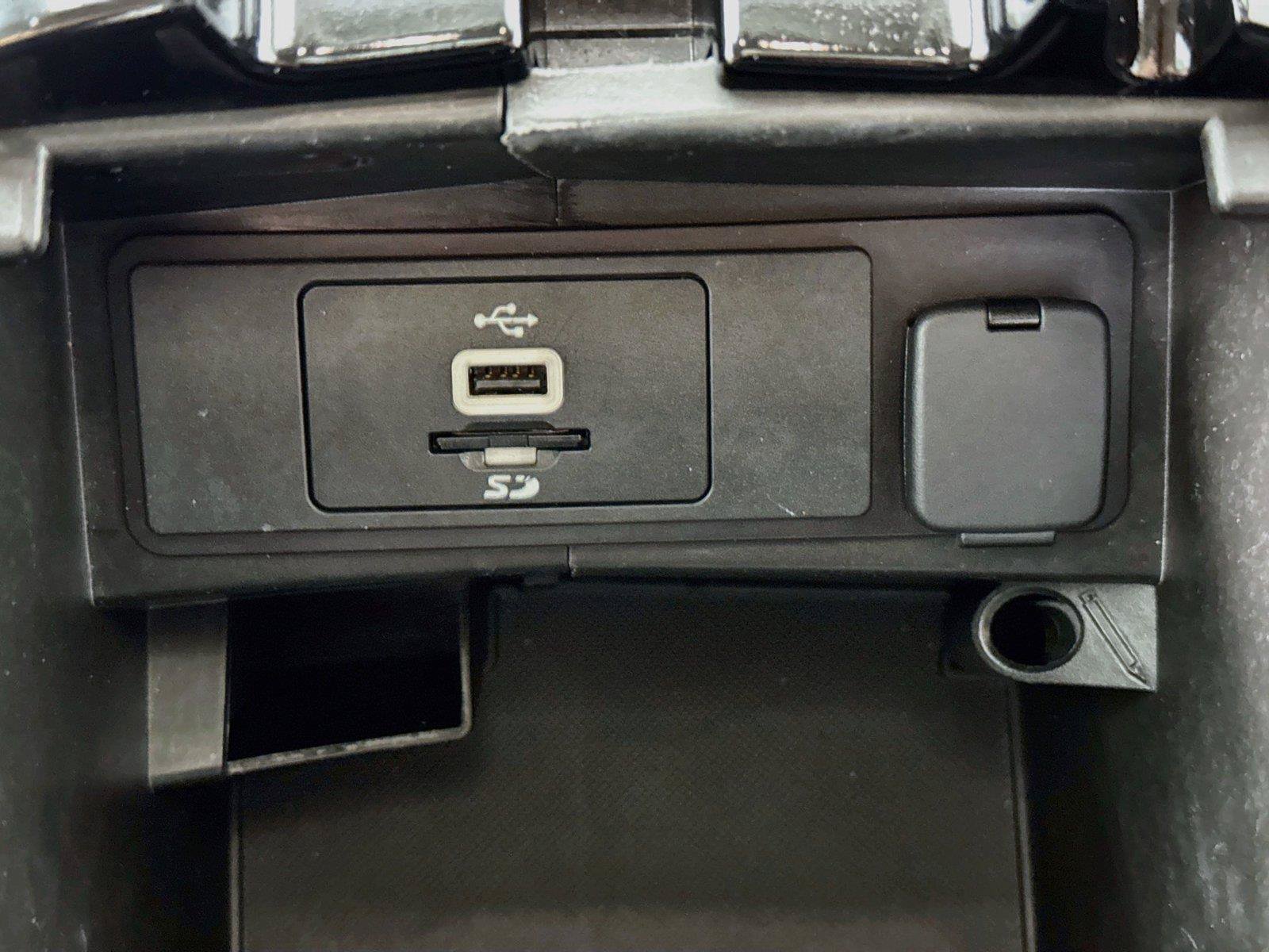 Used 2016 Ford Fusion SE FWD image 34