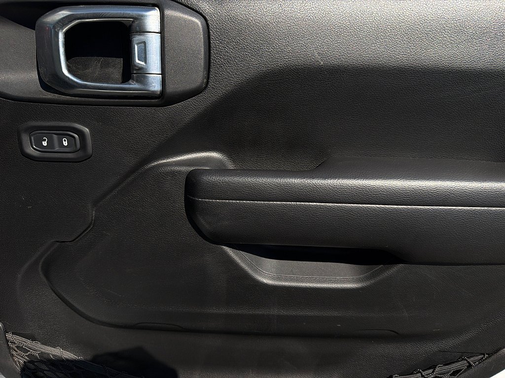 Used 2021 Jeep Wrangler Rubicon AWD/4WD image 32