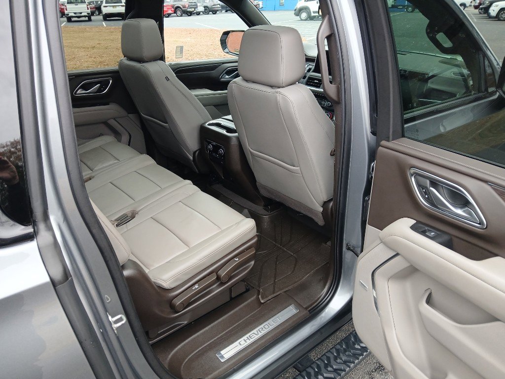 Used 2022 Chevrolet Suburban Z71 w/ Luxury Package image 32
