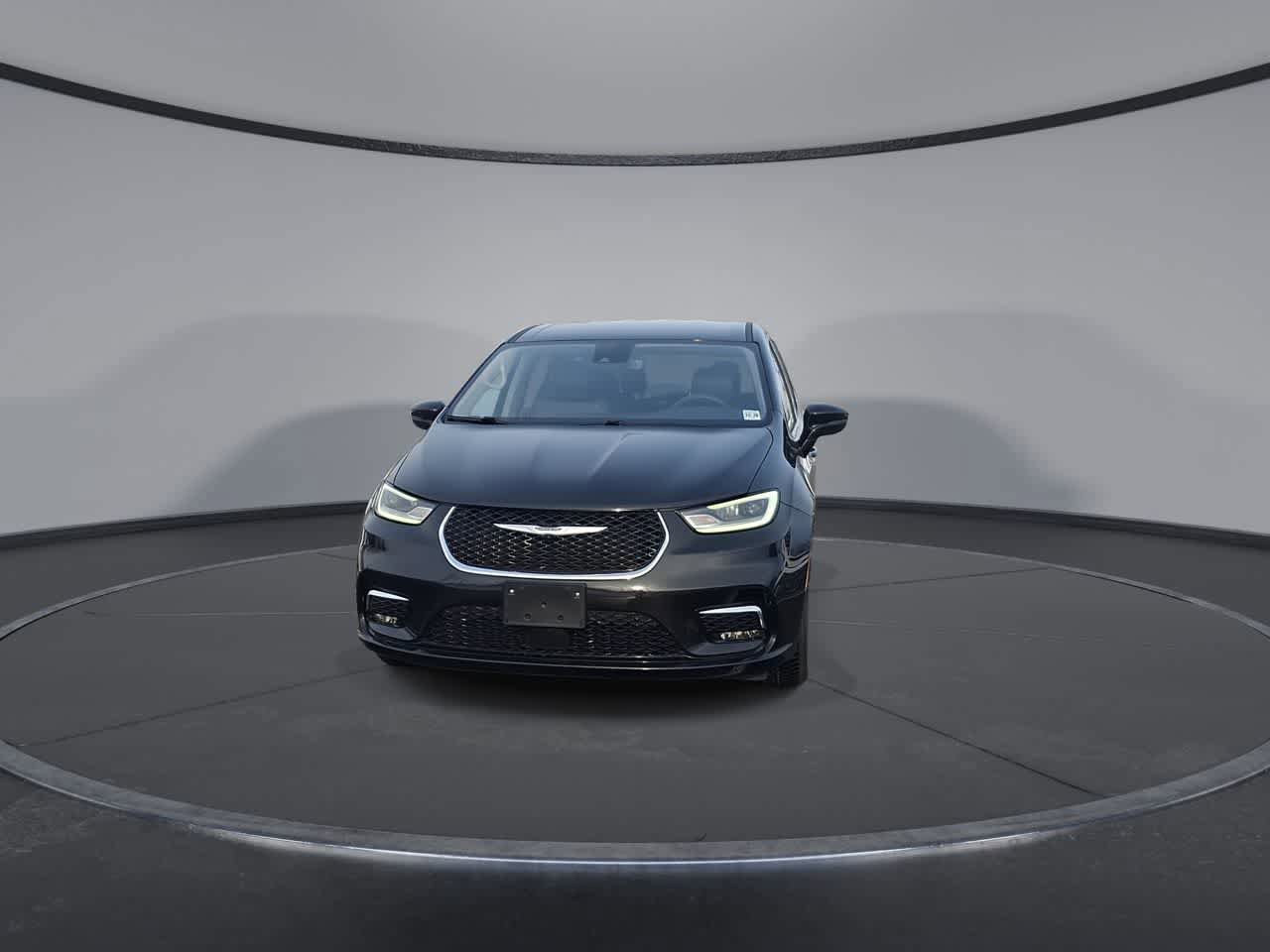 Used 2024 Chrysler Pacifica Select image 3