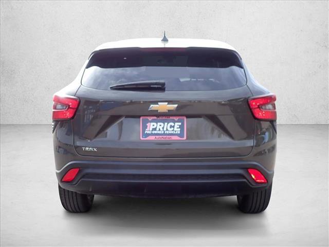 Used 2024 Chevrolet Trax LS w/ LS Convenience Package FWD image 3