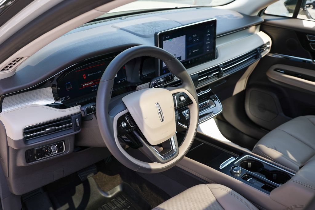 Used 2023 Lincoln Corsair AWD w/ Equipment Group 101A image 33