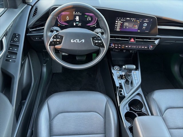 Used 2023 Kia Niro SX image 14