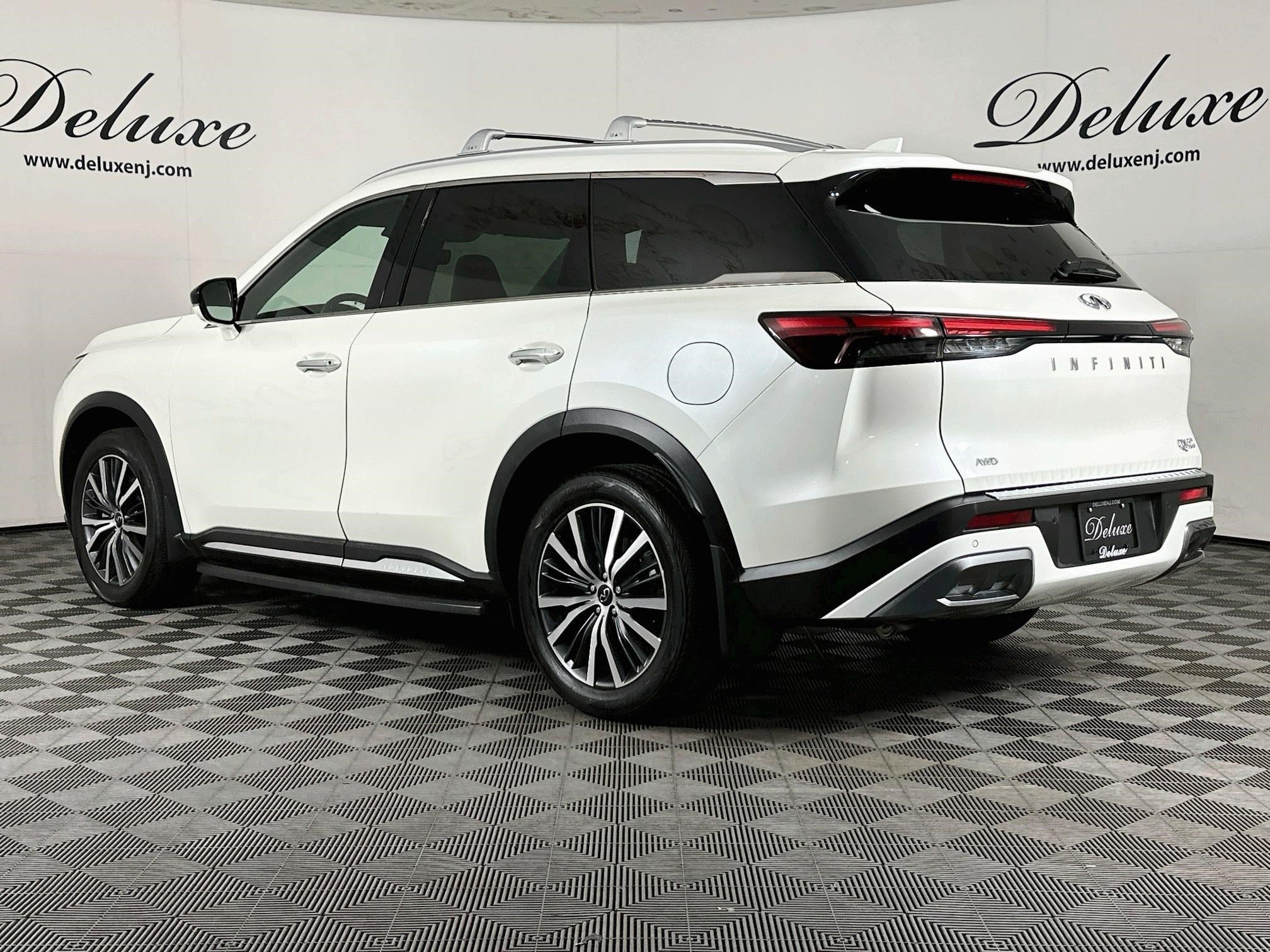Used 2025 INFINITI QX60 Sensory w/ Vision Package AWD/4WD image 4