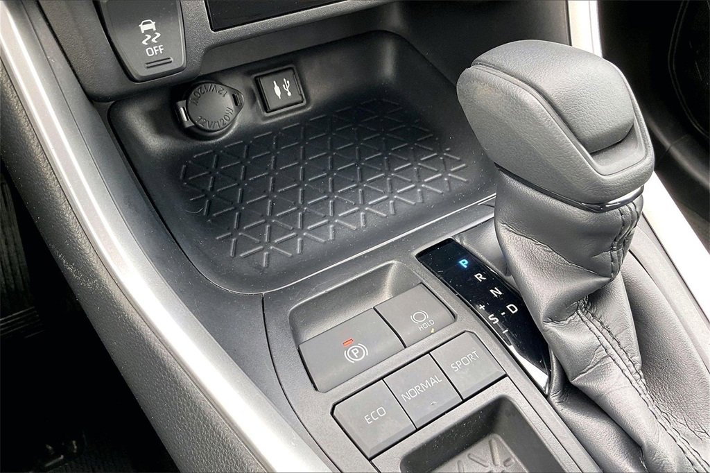 Used 2019 Toyota RAV4 LE image 24