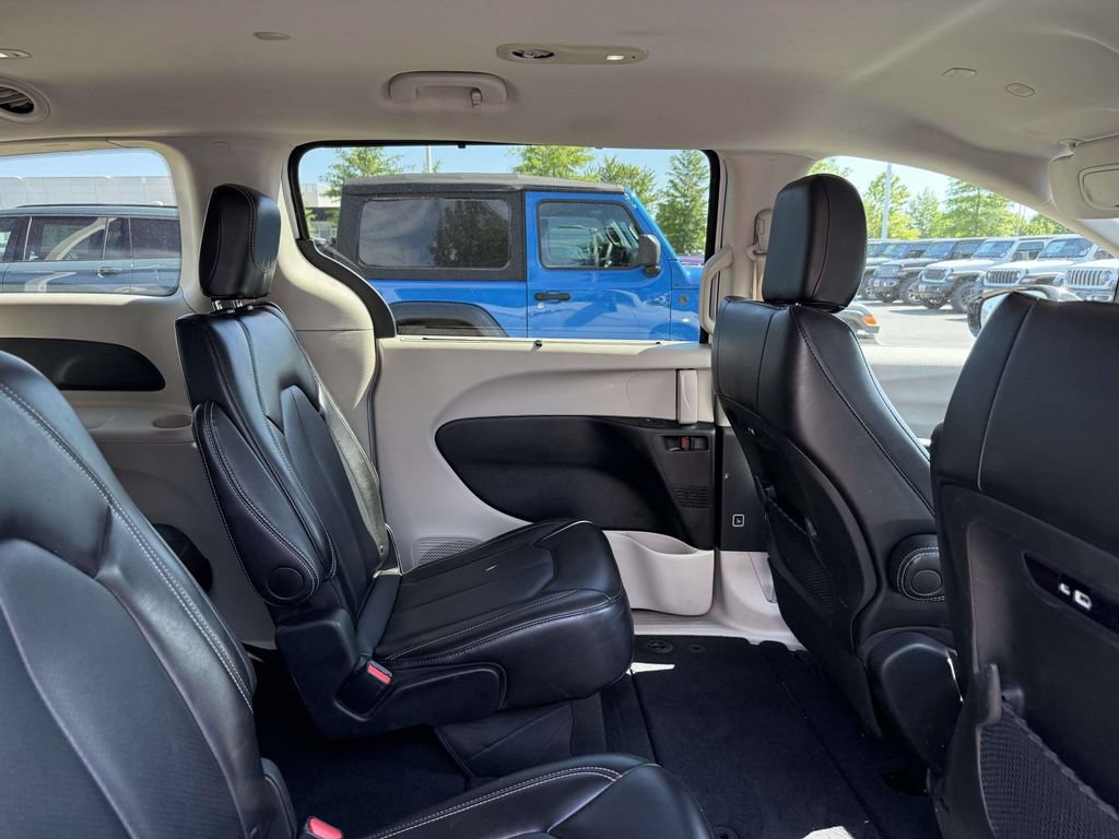 Used 2024 Chrysler Pacifica Touring-L FWD image 15