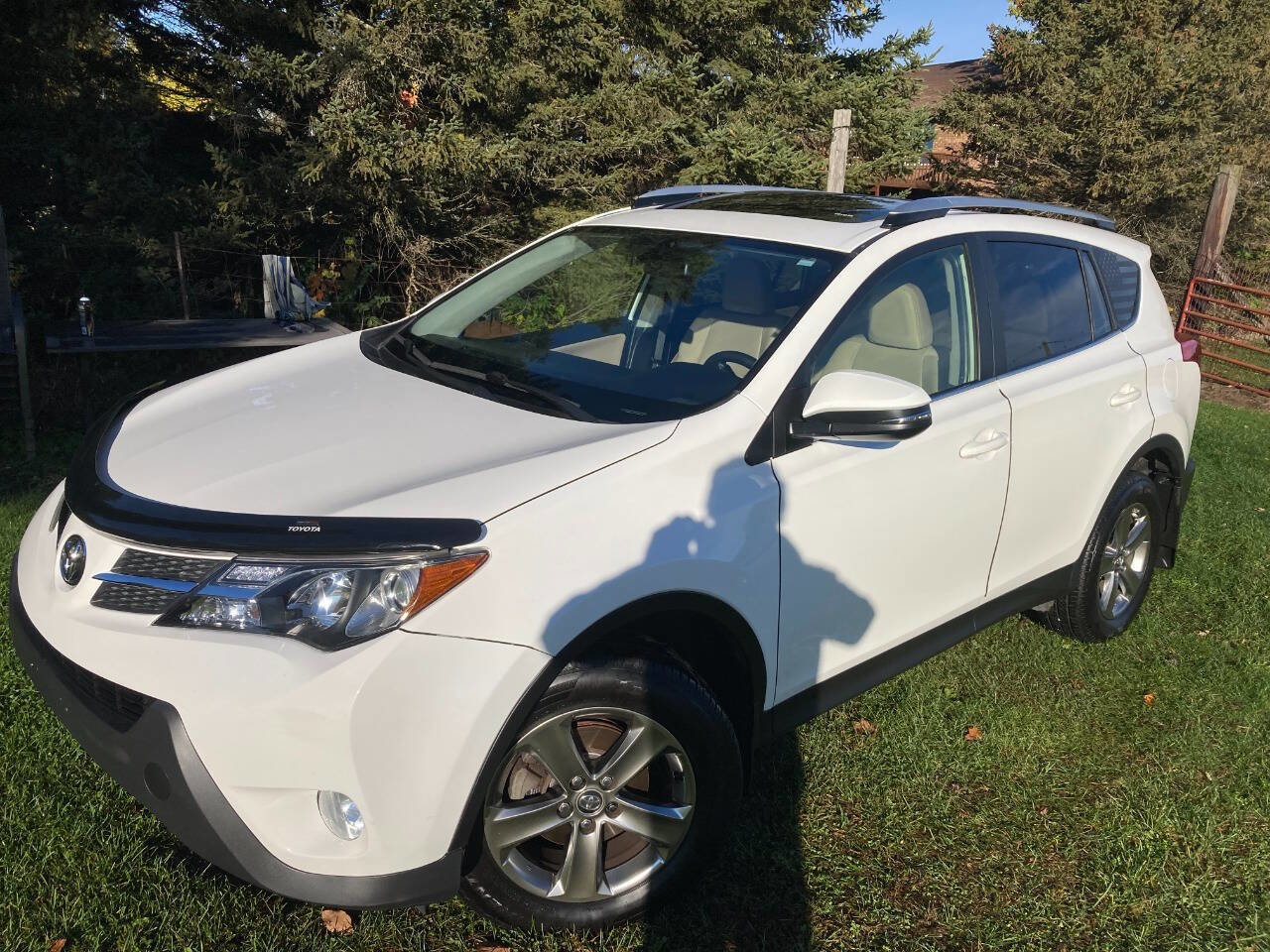 Used 2015 Toyota RAV4 XLE image 1