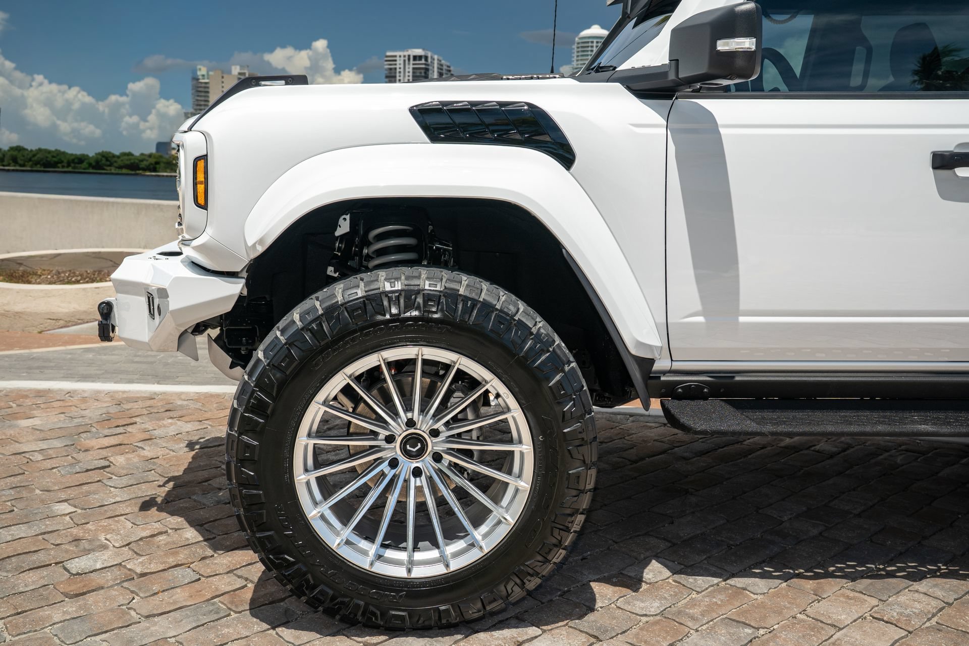 Used 2026 Ford Bronco Raptor w/ Interior Carbon Fiber Pack AWD/4WD image 18