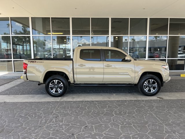 Used 2016 Toyota Tacoma TRD Sport RWD image 5