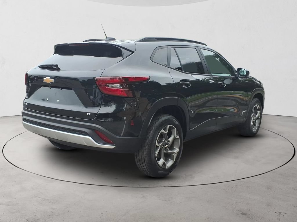 Used 2024 Chevrolet Trax LT w/ LT Convenience Package FWD image 5