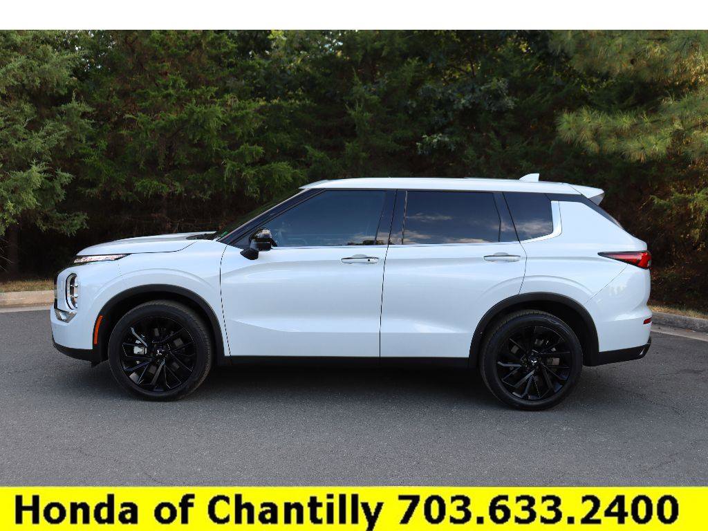 Used 2024 Mitsubishi Outlander SE Black Edition image 4