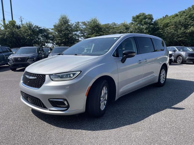 Used 2024 Chrysler Pacifica Touring-L FWD image 7