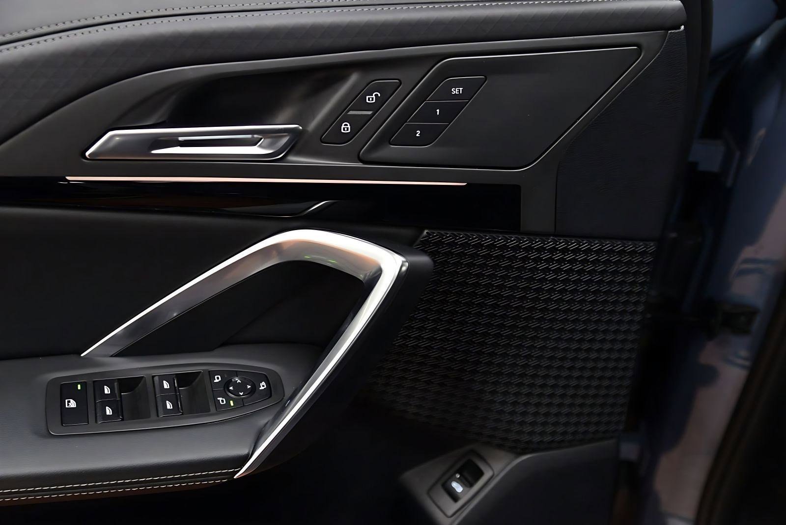 Certified 2025 BMW X2 xDrive28i image 8