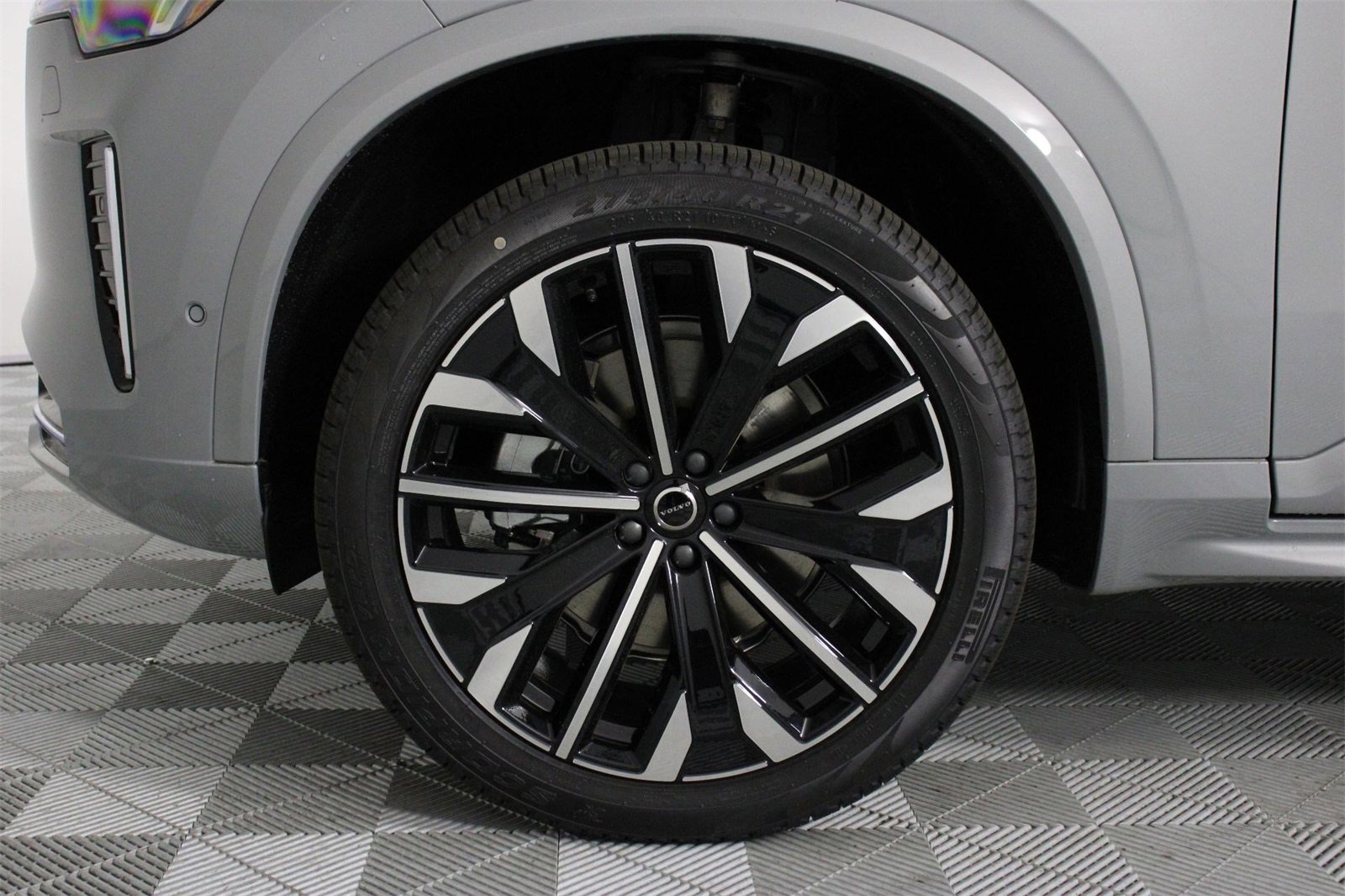 New 2025 Volvo XC90 B6 Ultra w/ Protection Package Premier image 13