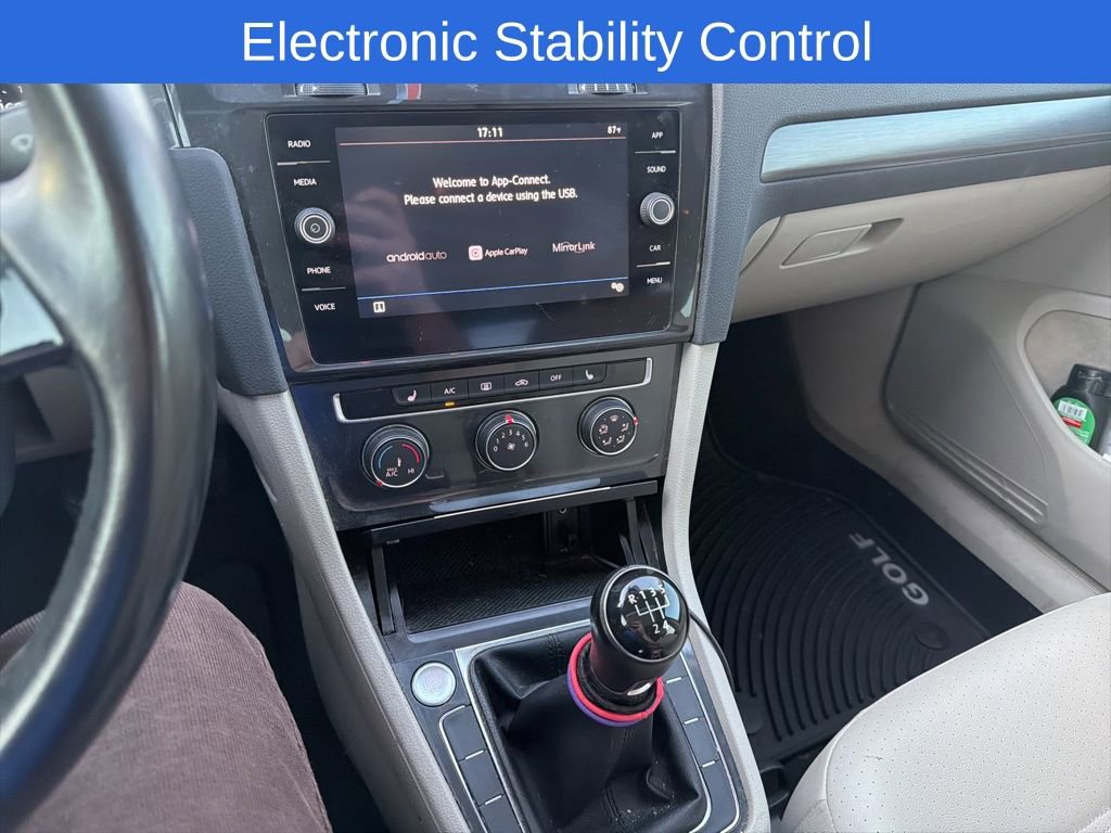 Used 2018 Volkswagen Golf SE image 8