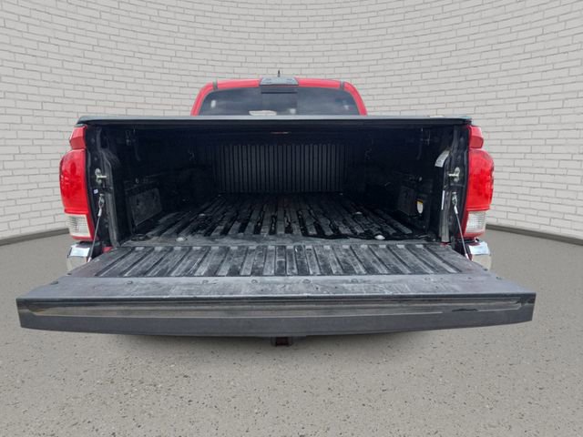Used 2017 Toyota Tacoma TRD Off-Road AWD/4WD image 13