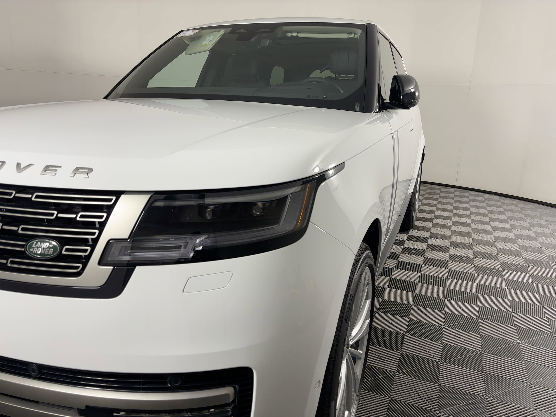 New 2026 Land Rover Range Rover Long Wheelbase SE image 31