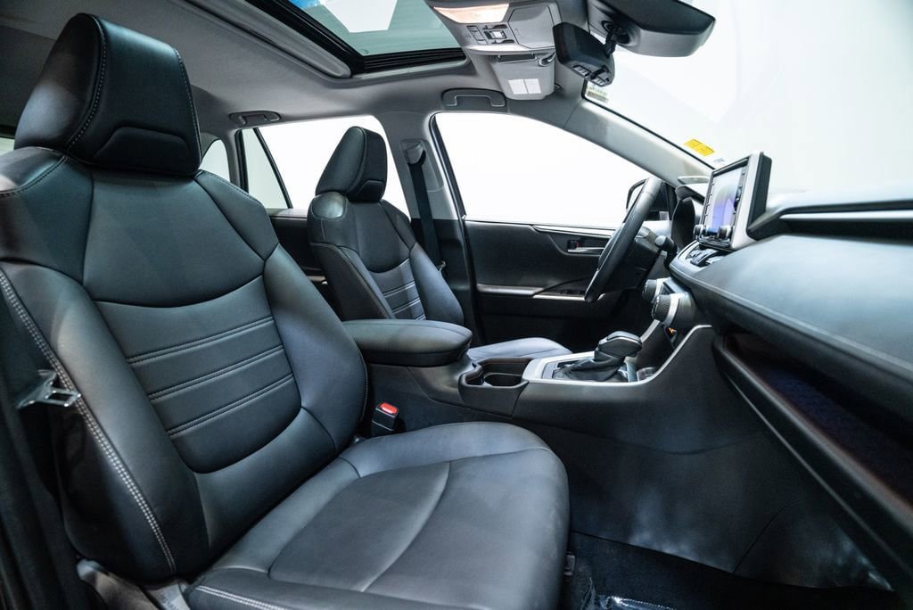 Certified 2021 Toyota RAV4 Limited FWD image 15