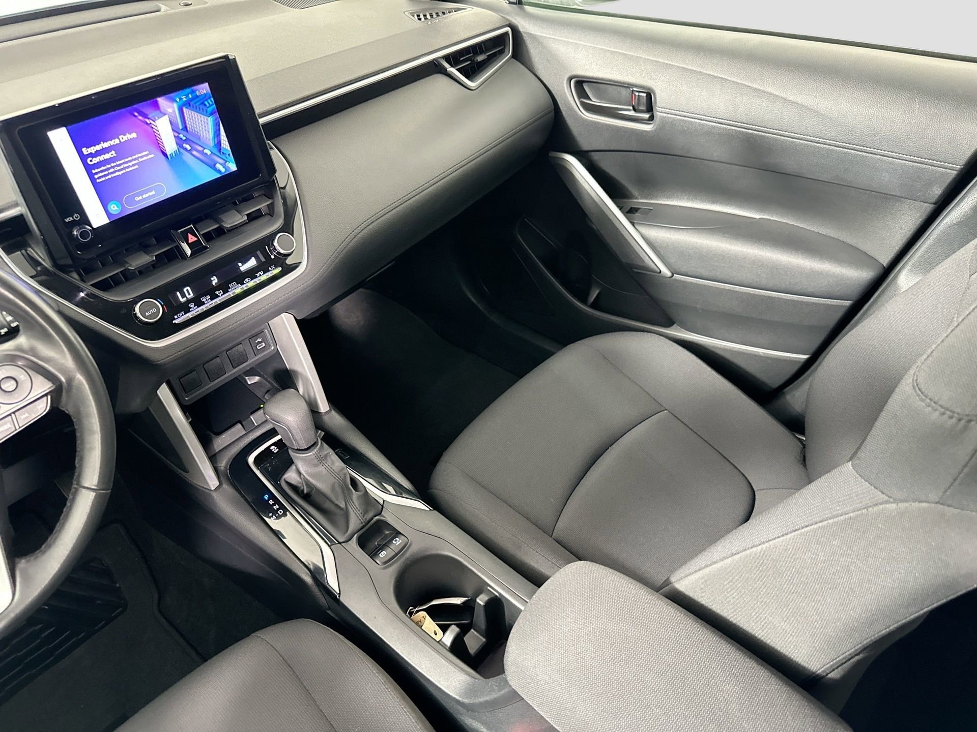 Used 2024 Toyota Corolla Cross LE image 23