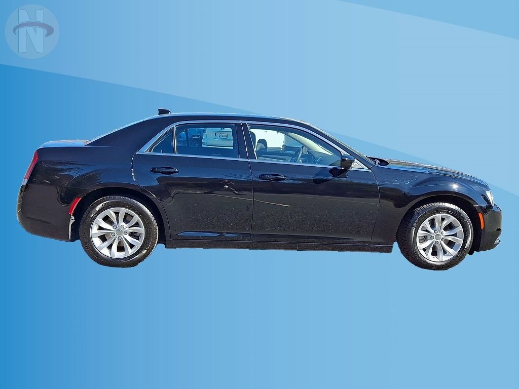 Used 2023 Chrysler 300 Touring image 9