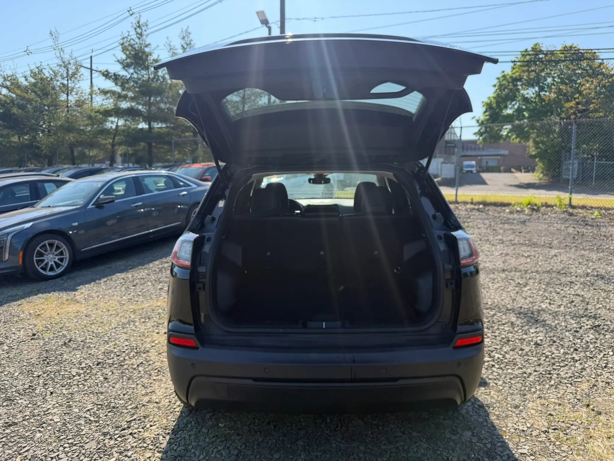 Used 2021 Jeep Cherokee Latitude Plus AWD/4WD image 29