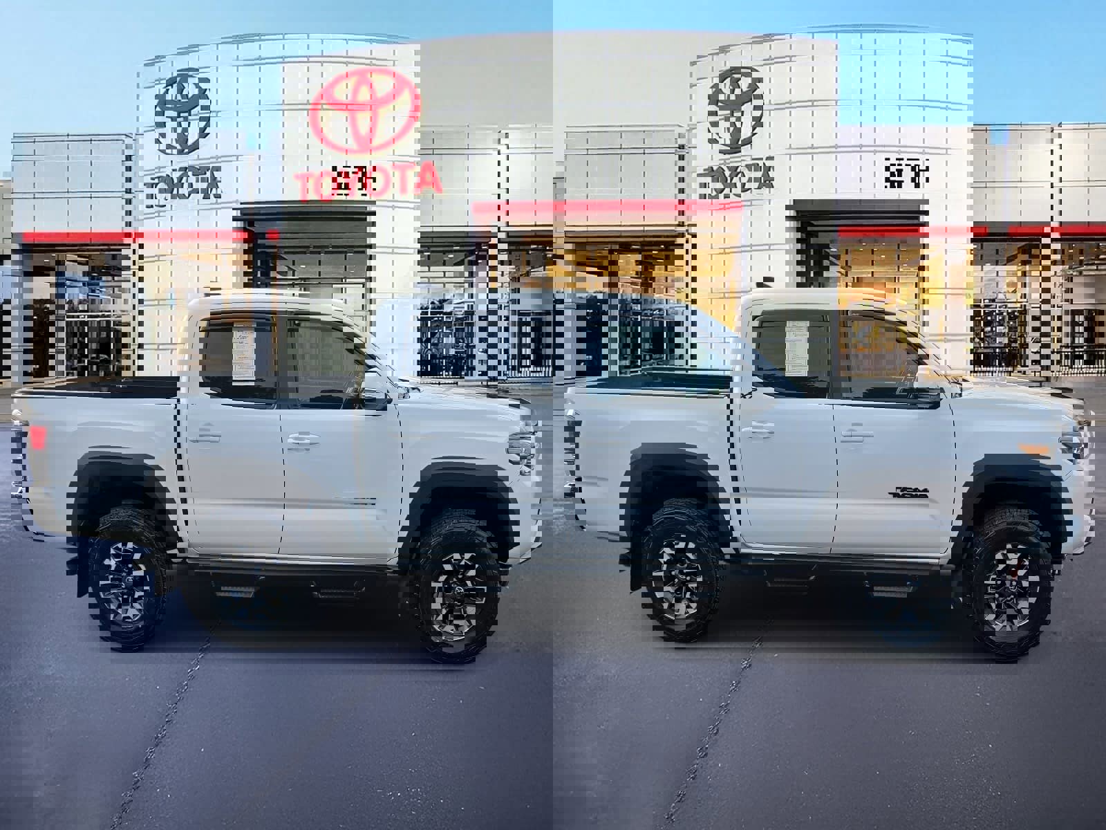 Certified 2023 Toyota Tacoma TRD Off-Road image 4