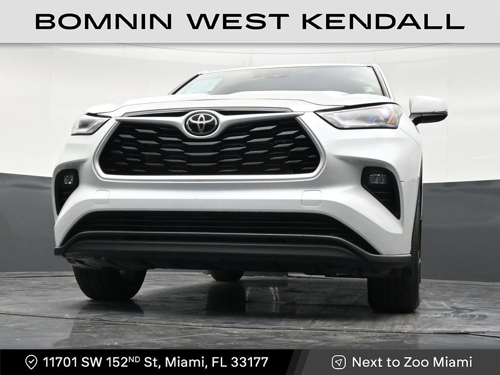 Used 2025 Toyota Highlander LE image 27