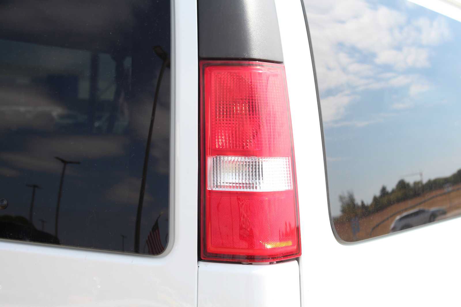 Used 2025 Chevrolet Express 3500 LT w/ LT Preferred Equipment Group RWD image 15