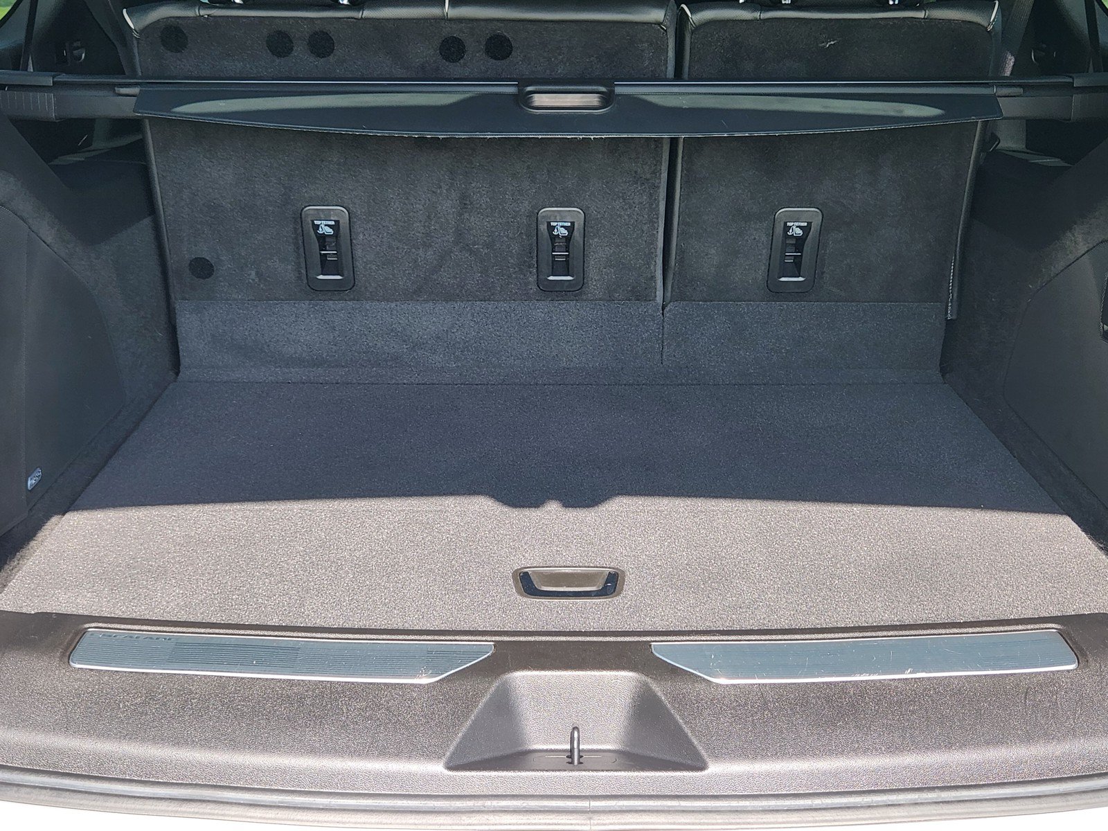 Certified 2023 Cadillac Escalade ESV V AWD/4WD image 27