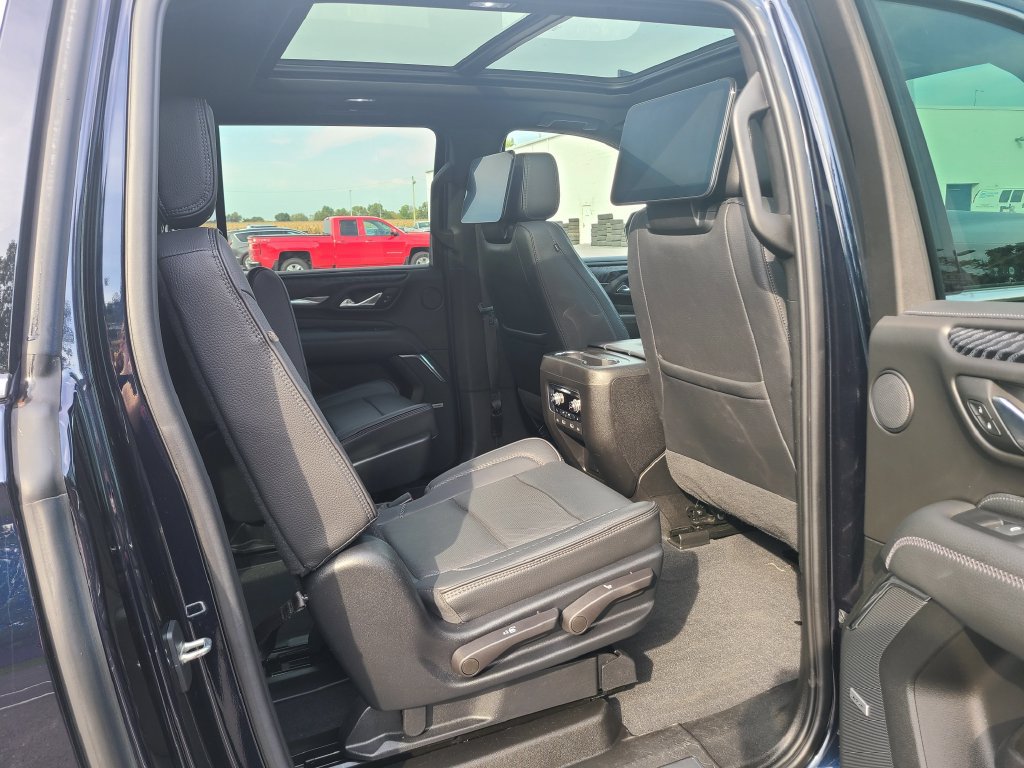 Used 2023 GMC Yukon XL Denali w/ Denali Reserve Package AWD/4WD image 15
