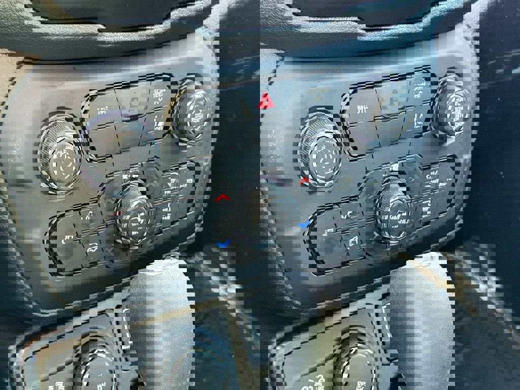 Used 2023 Jeep Renegade Latitude w/ Premium Group image 28